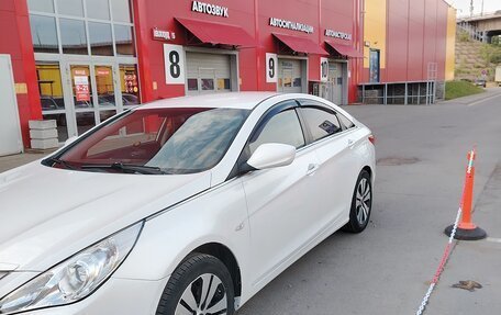 Hyundai Sonata VI, 2011 год, 970 000 рублей, 6 фотография