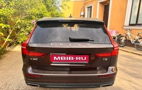 Volvo V60 Cross Country II, 2019 год, 2 800 000 рублей, 4 фотография