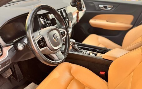 Volvo V60 Cross Country II, 2019 год, 2 800 000 рублей, 14 фотография
