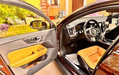 Volvo V60 Cross Country II, 2019 год, 2 800 000 рублей, 15 фотография