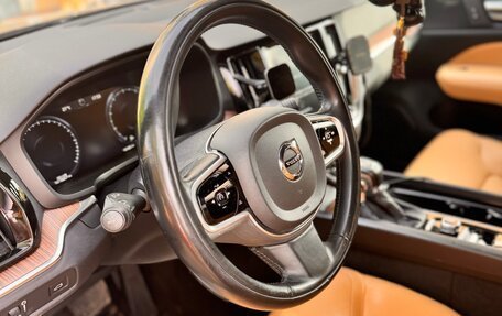 Volvo V60 Cross Country II, 2019 год, 2 800 000 рублей, 16 фотография
