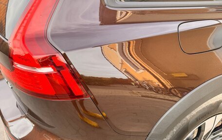 Volvo V60 Cross Country II, 2019 год, 2 800 000 рублей, 22 фотография