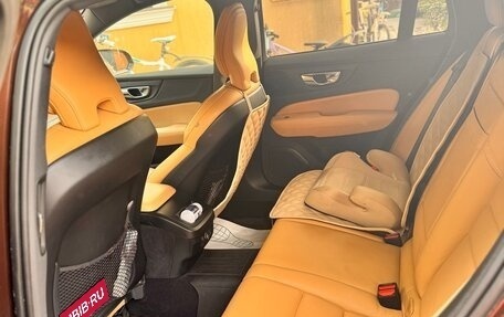 Volvo V60 Cross Country II, 2019 год, 2 800 000 рублей, 12 фотография