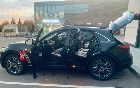 Infiniti QX70, 2015 год, 3 200 000 рублей, 14 фотография
