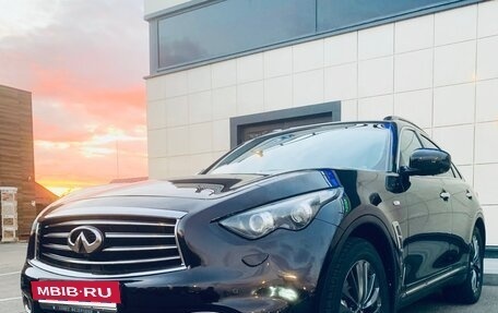 Infiniti QX70, 2015 год, 3 200 000 рублей, 17 фотография