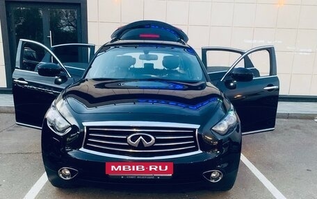 Infiniti QX70, 2015 год, 3 200 000 рублей, 21 фотография