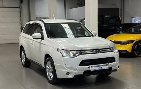 Mitsubishi Outlander III рестайлинг 3, 2013 год, 1 695 000 рублей, 7 фотография