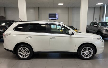 Mitsubishi Outlander III рестайлинг 3, 2013 год, 1 695 000 рублей, 6 фотография