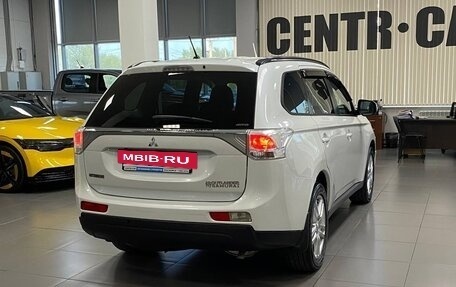 Mitsubishi Outlander III рестайлинг 3, 2013 год, 1 695 000 рублей, 5 фотография