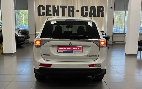 Mitsubishi Outlander III рестайлинг 3, 2013 год, 1 695 000 рублей, 4 фотография