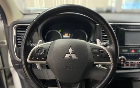 Mitsubishi Outlander III рестайлинг 3, 2013 год, 1 695 000 рублей, 13 фотография