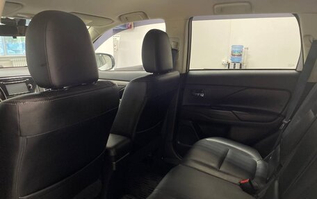 Mitsubishi Outlander III рестайлинг 3, 2013 год, 1 695 000 рублей, 14 фотография