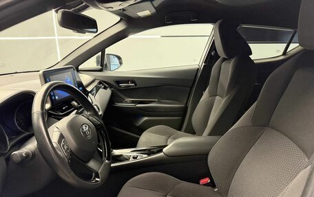 Toyota C-HR I рестайлинг, 2019 год, 2 100 000 рублей, 10 фотография