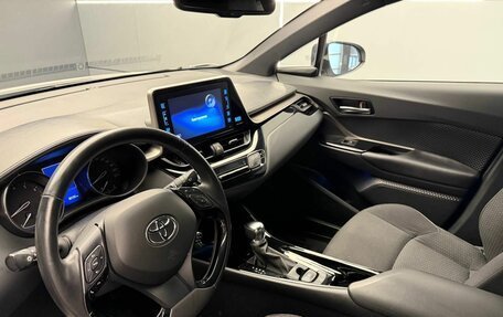 Toyota C-HR I рестайлинг, 2019 год, 2 100 000 рублей, 9 фотография