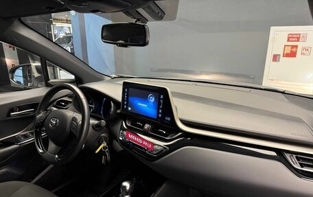 Toyota C-HR I рестайлинг, 2019 год, 2 100 000 рублей, 8 фотография