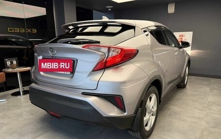 Toyota C-HR I рестайлинг, 2019 год, 2 100 000 рублей, 4 фотография