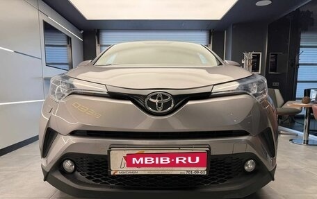 Toyota C-HR I рестайлинг, 2019 год, 2 100 000 рублей, 2 фотография