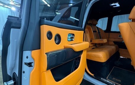Rolls-Royce Cullinan, 2022 год, 11 фотография