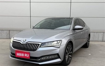 Skoda Superb III рестайлинг, 2022 год, 1 800 000 рублей, 1 фотография