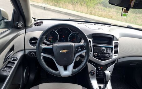 Chevrolet Cruze II, 2010 год, 650 000 рублей, 13 фотография