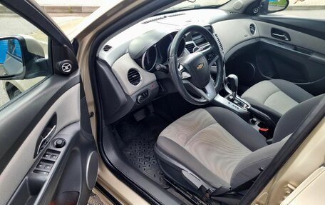 Chevrolet Cruze II, 2010 год, 650 000 рублей, 10 фотография