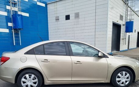 Chevrolet Cruze II, 2010 год, 650 000 рублей, 4 фотография