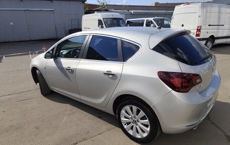 Opel Astra J, 2013 год, 770 000 рублей, 3 фотография