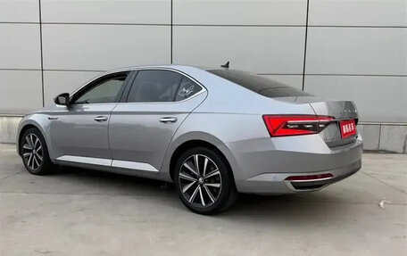 Skoda Superb III рестайлинг, 2022 год, 1 800 000 рублей, 4 фотография