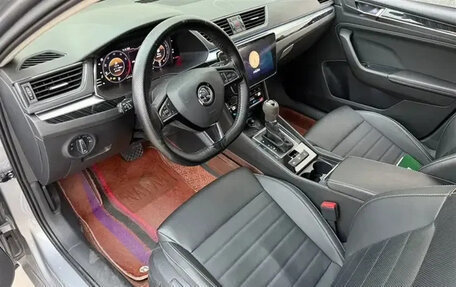 Skoda Superb III рестайлинг, 2022 год, 1 800 000 рублей, 10 фотография