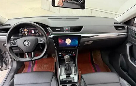 Skoda Superb III рестайлинг, 2022 год, 1 800 000 рублей, 11 фотография