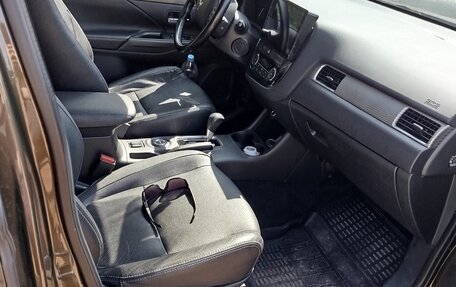 Mitsubishi Outlander III рестайлинг 3, 2015 год, 1 750 000 рублей, 2 фотография