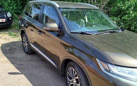 Mitsubishi Outlander III рестайлинг 3, 2015 год, 1 750 000 рублей, 4 фотография