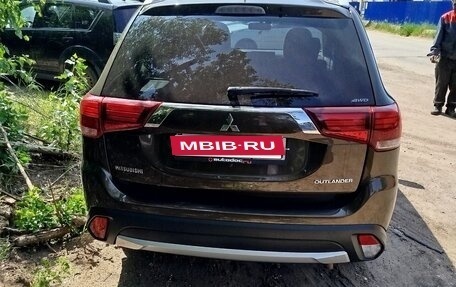 Mitsubishi Outlander III рестайлинг 3, 2015 год, 1 750 000 рублей, 5 фотография