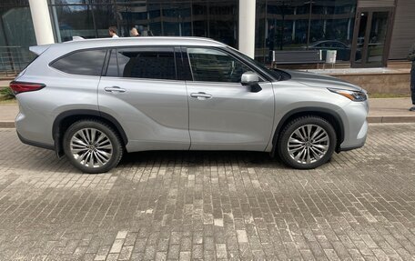 Toyota Highlander, 2021 год, 6 600 000 рублей, 3 фотография