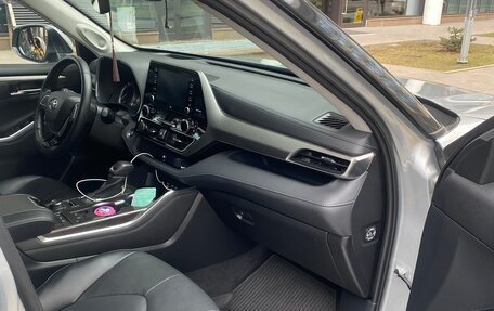 Toyota Highlander, 2021 год, 6 600 000 рублей, 21 фотография