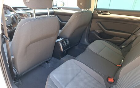 Volkswagen Passat B8 рестайлинг, 2017 год, 1 850 000 рублей, 15 фотография