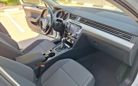 Volkswagen Passat B8 рестайлинг, 2017 год, 1 850 000 рублей, 14 фотография