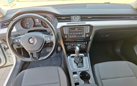 Volkswagen Passat B8 рестайлинг, 2017 год, 1 850 000 рублей, 13 фотография