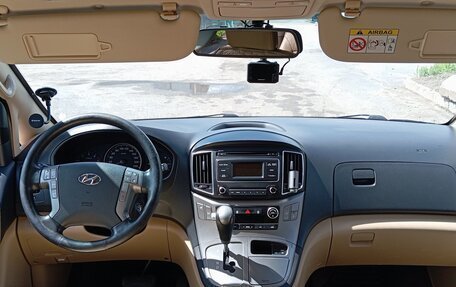 Hyundai H-1 II рестайлинг, 2016 год, 2 350 000 рублей, 8 фотография