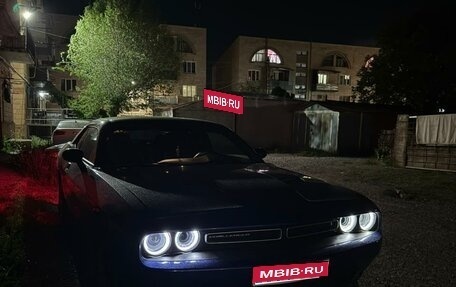 Dodge Challenger III рестайлинг 2, 2020 год, 3 450 000 рублей, 1 фотография