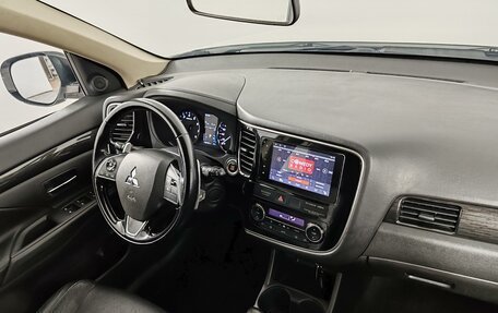 Mitsubishi Outlander III рестайлинг 3, 2016 год, 1 790 000 рублей, 11 фотография