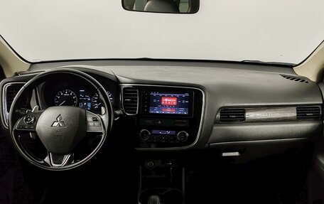 Mitsubishi Outlander III рестайлинг 3, 2016 год, 1 790 000 рублей, 14 фотография