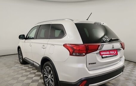 Mitsubishi Outlander III рестайлинг 3, 2016 год, 1 790 000 рублей, 7 фотография