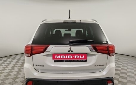 Mitsubishi Outlander III рестайлинг 3, 2016 год, 1 790 000 рублей, 6 фотография