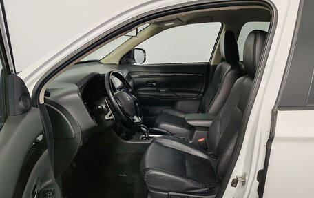 Mitsubishi Outlander III рестайлинг 3, 2016 год, 1 790 000 рублей, 16 фотография
