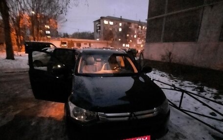 Mitsubishi Outlander III рестайлинг 3, 2014 год, 1 500 000 рублей, 4 фотография