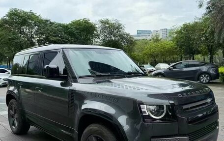 Land Rover Defender II, 2022 год, 7 950 000 рублей, 3 фотография