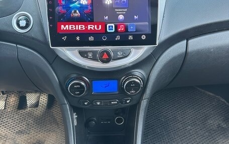 Hyundai Solaris II рестайлинг, 2011 год, 495 000 рублей, 10 фотография