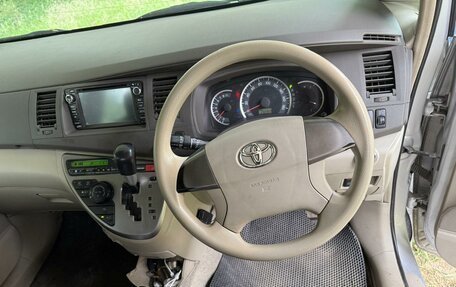 Toyota ISis I, 2010 год, 1 005 000 рублей, 3 фотография