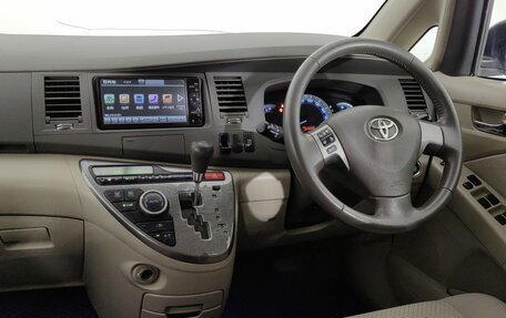 Toyota ISis I, 2010 год, 840 000 рублей, 9 фотография